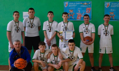 Перше місце в змаганнях з волейболу