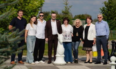 ЗУСТРІЧАЄМО ГОСТЕЙ