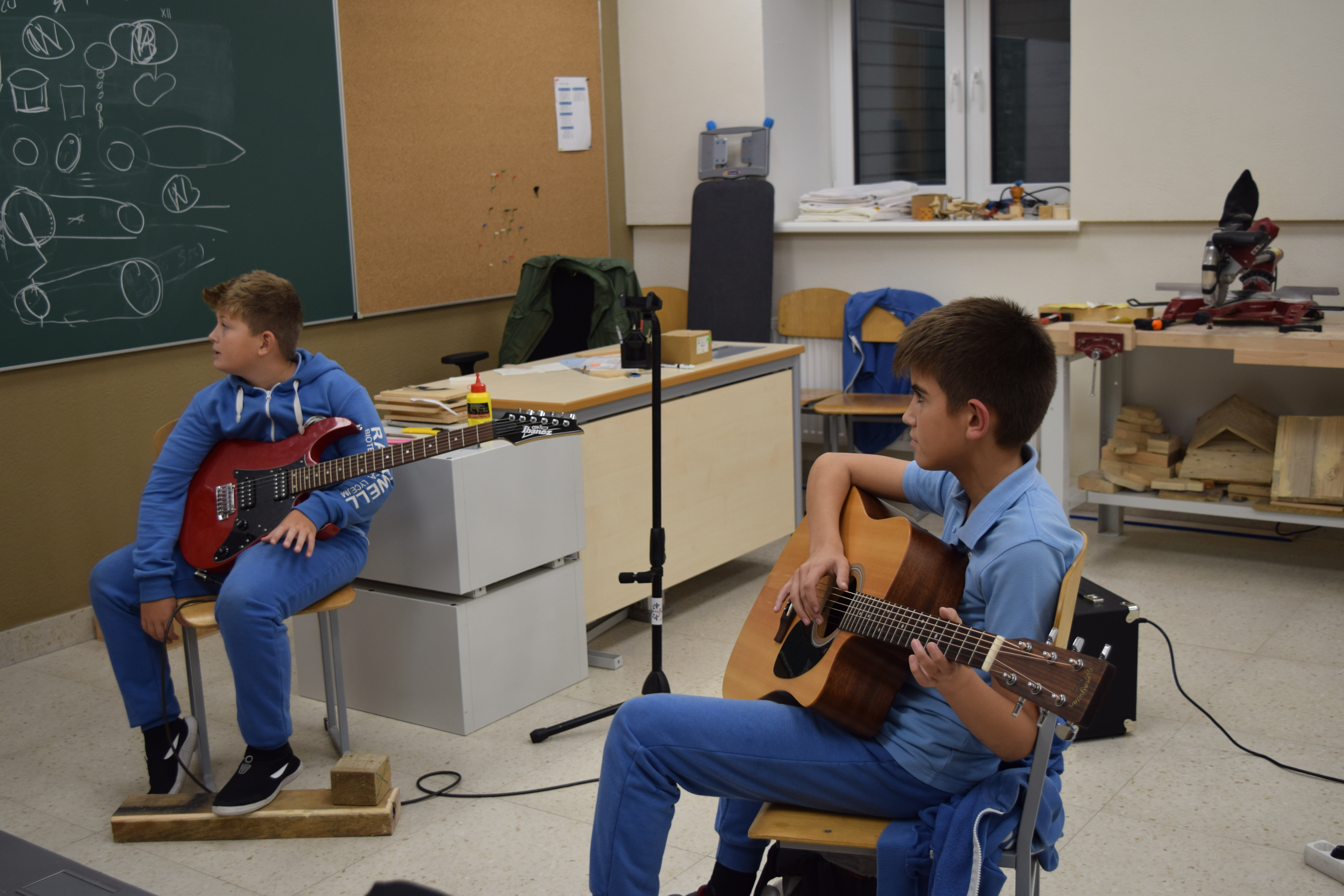 Pop guitar studio